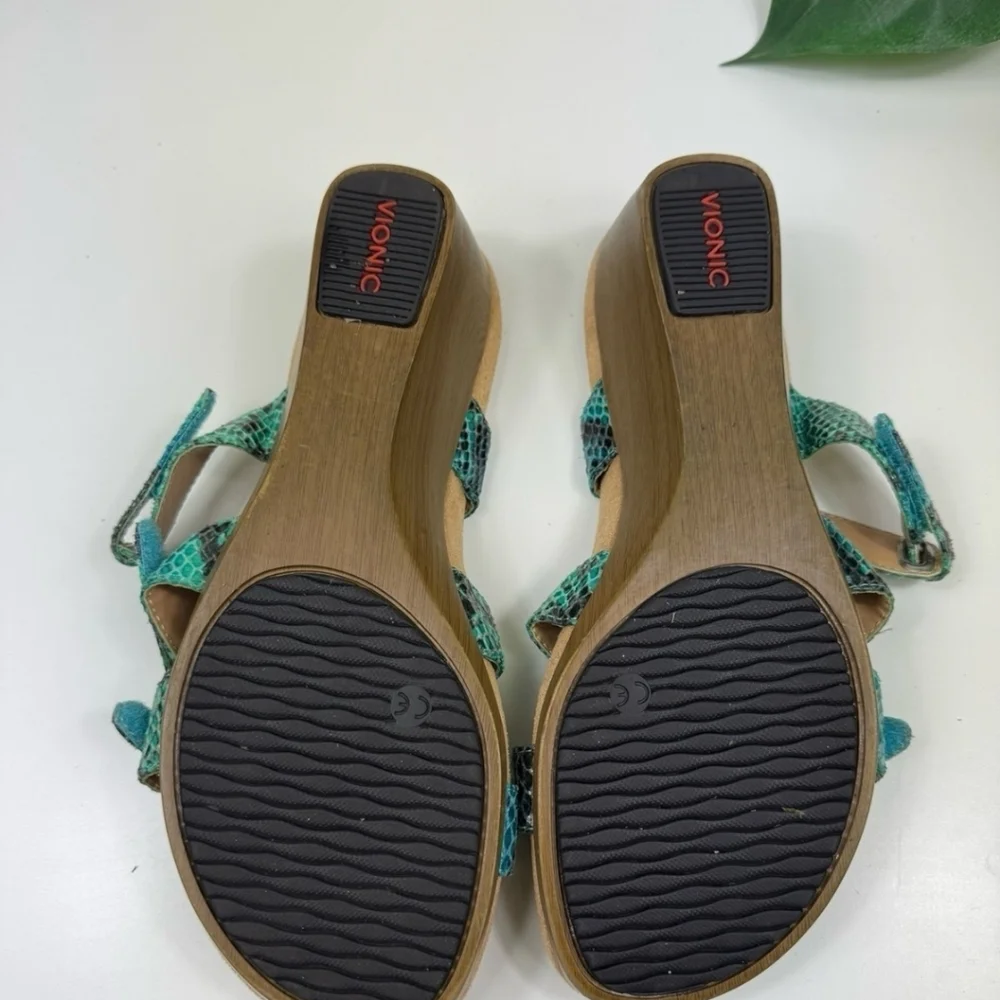 Vionic Dwyn Teal‎ Snake Print Sandals MB